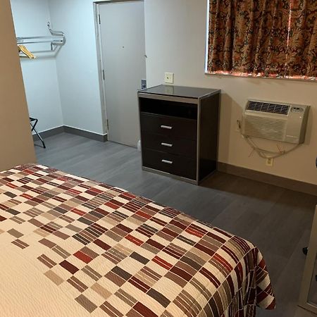 Red Roof Inn Copiague Luaran gambar