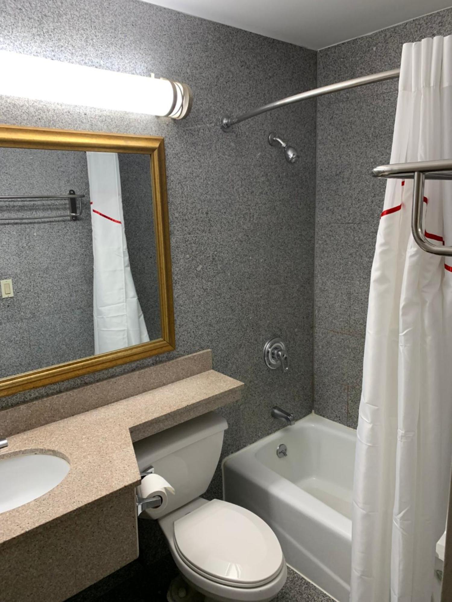Red Roof Inn Copiague Luaran gambar